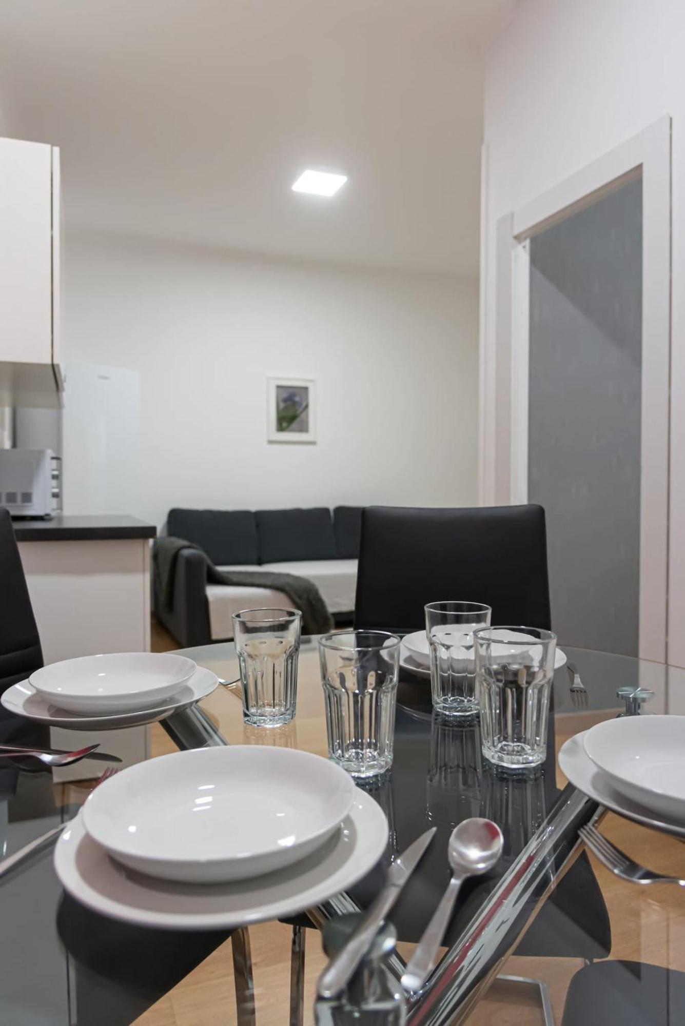 Apartamentos Day Madrid Luna Centro Gran Via Sol Malasana Zewnętrze zdjęcie